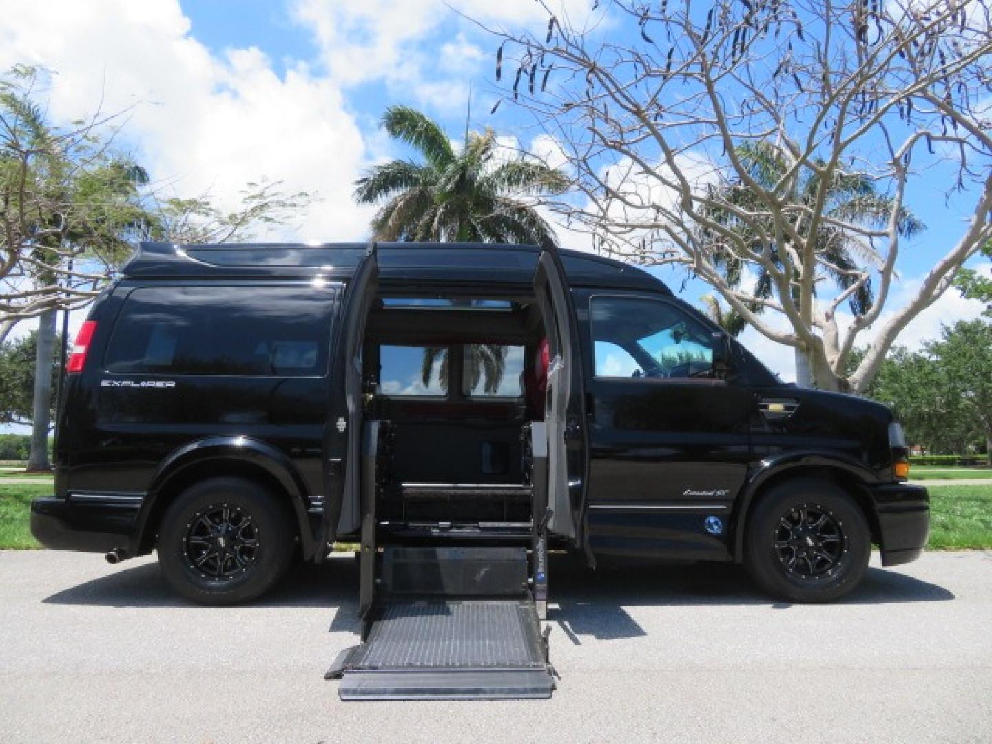 2018 Black /Red GMC Savana G2500 Cargo (1GTW7AFG9J1) with an 6.0L V8 OHV 16V FFV engine, 6A transmission, located at 4301 Oak Circle #19, Boca Raton, FL, 33431, (954) 561-2499, 26.388861, -80.084038 - Photo#23